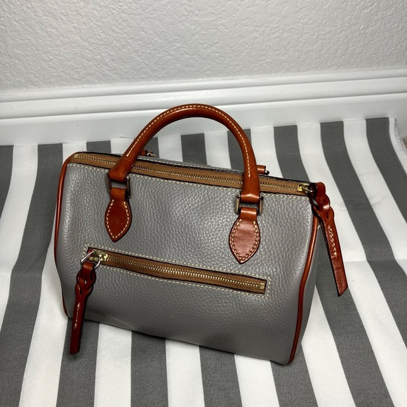 Authentic  Dooney & Bourke elephant gray pebbled leather barrel (Trudy) satchel - Picture 5 of 15